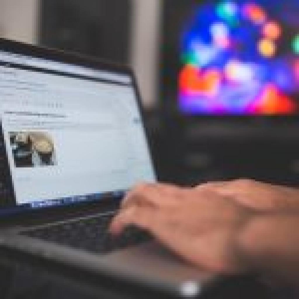 weroughwriters's tweet photo. Don't bore your readers. Keep them interested with these 5 tips for an interesting #author blog: https://t.co/FnwTkpm1Oq @AmyHarrop1 #writing #blogging https://t.co/NOTalwf4gy