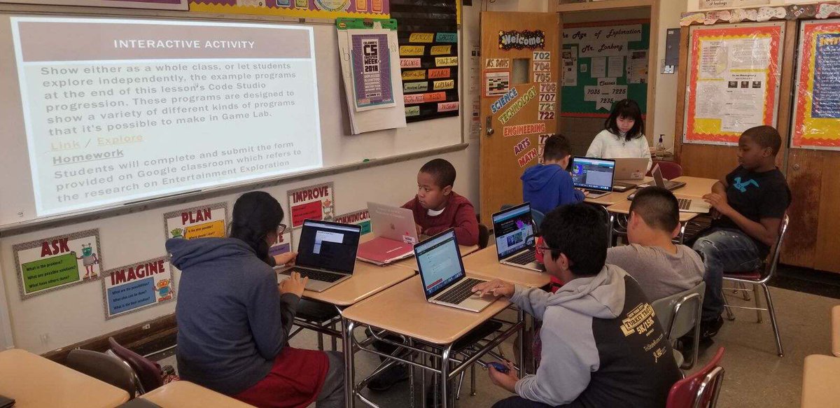 ReginaldLandeau's tweet image. At Ryan, it’s still #ComputerScience4All Week at #RyanMS216Q! #CS4All #InspireLeadership #RyanRocks @DOEChancellor @CWATSONHARRIS @D26Team @daphnevandorn
