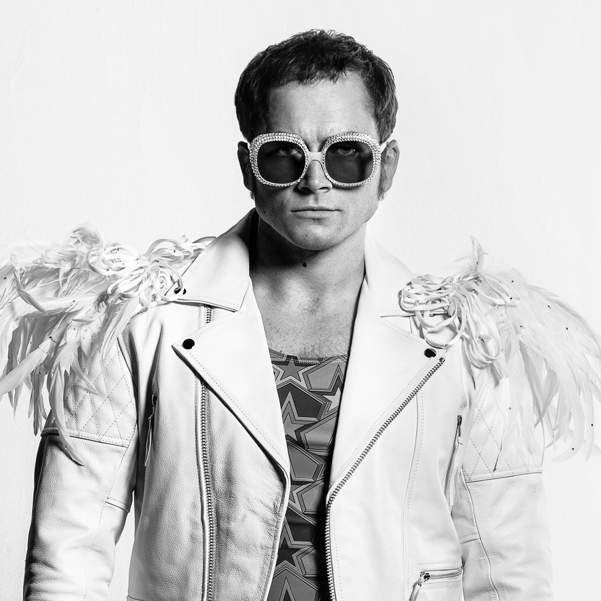 Esta é a imagem de Taron Egerton como #EltonJohn na fantasia épica musical #RocketMan sobre a vida do famosíssimo cantor. O #filme estreia dia 30 de maio de 2019.

Com o sucesso de #BohemianRhapsody essa #cinebiografia promete. Quais são as suas expectativas?  #cinema ;)