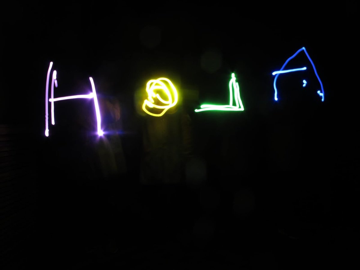dominiquesVIC's tweet photo. Avui amb els de tercer hem treballat el light painting #Sentx100 @laiaros2 https://t.co/v7QxqnOQy9