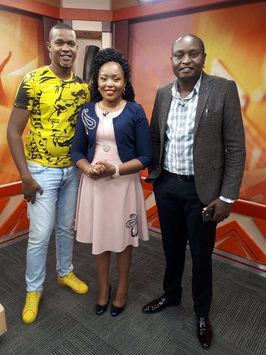 KamemeTvKenya's tweet photo. Are you ready for #KigoocoKimurutio? Nyitanira na #TeamKigooco Keziah Wa Kariuki, @pkkaritei na the one and only Dj @DjChrisStylus ....Araniria naithui utwire ukwenda rwimbo ruriku?
SMS 21182
https://t.co/Z0u09CQqFV https://t.co/Wmx5xQqqSM