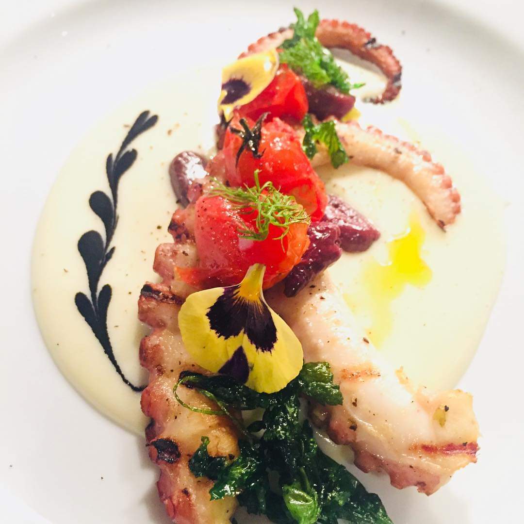 Chef_RM's tweet image. Grilled Octopus with potatoes cream, black olives and confit cherry tomatoes
#robertomaurizio #santambroeuspalmbeach #winterfood #palmbeachfoodie #followme #foodporn #chefofpalmbeach #goodfoods #octopus #potetocream #cherrytomatoes @Sant_Ambroeus @jackscalisi