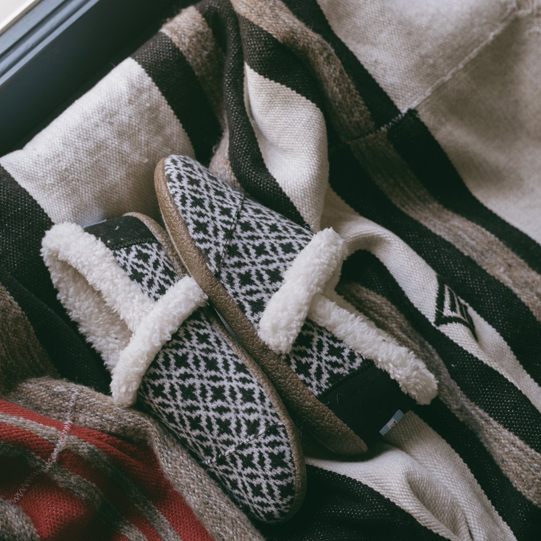 HouseOfSlippers's tweet photo. Find these and many other TOMS slippers in our sale right now!

Shop Now → https://t.co/nJyPtaqeCz https://t.co/7h7kkrtxIE