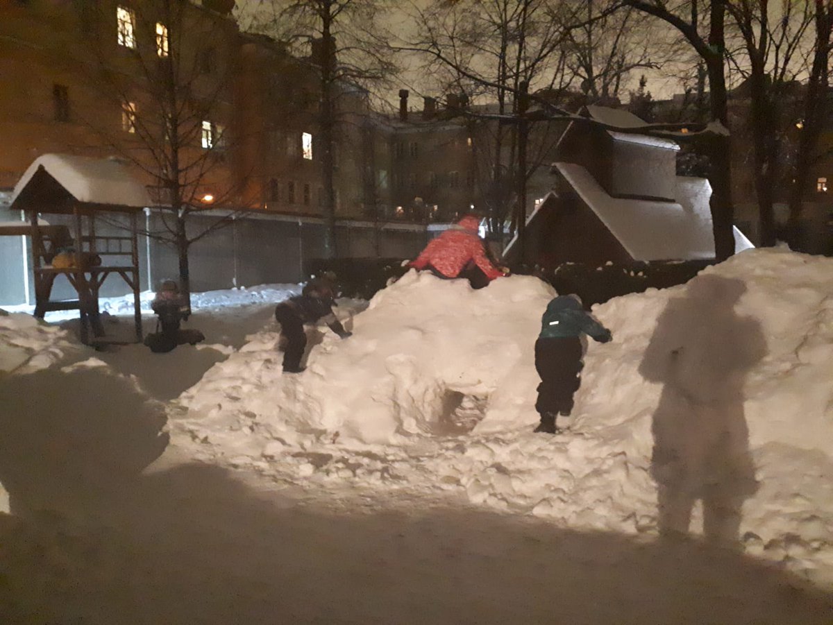 LVembRussia's tweet photo. Making the best of #snow and #cold, #Russian_winter https://t.co/bhO4q4t3JM