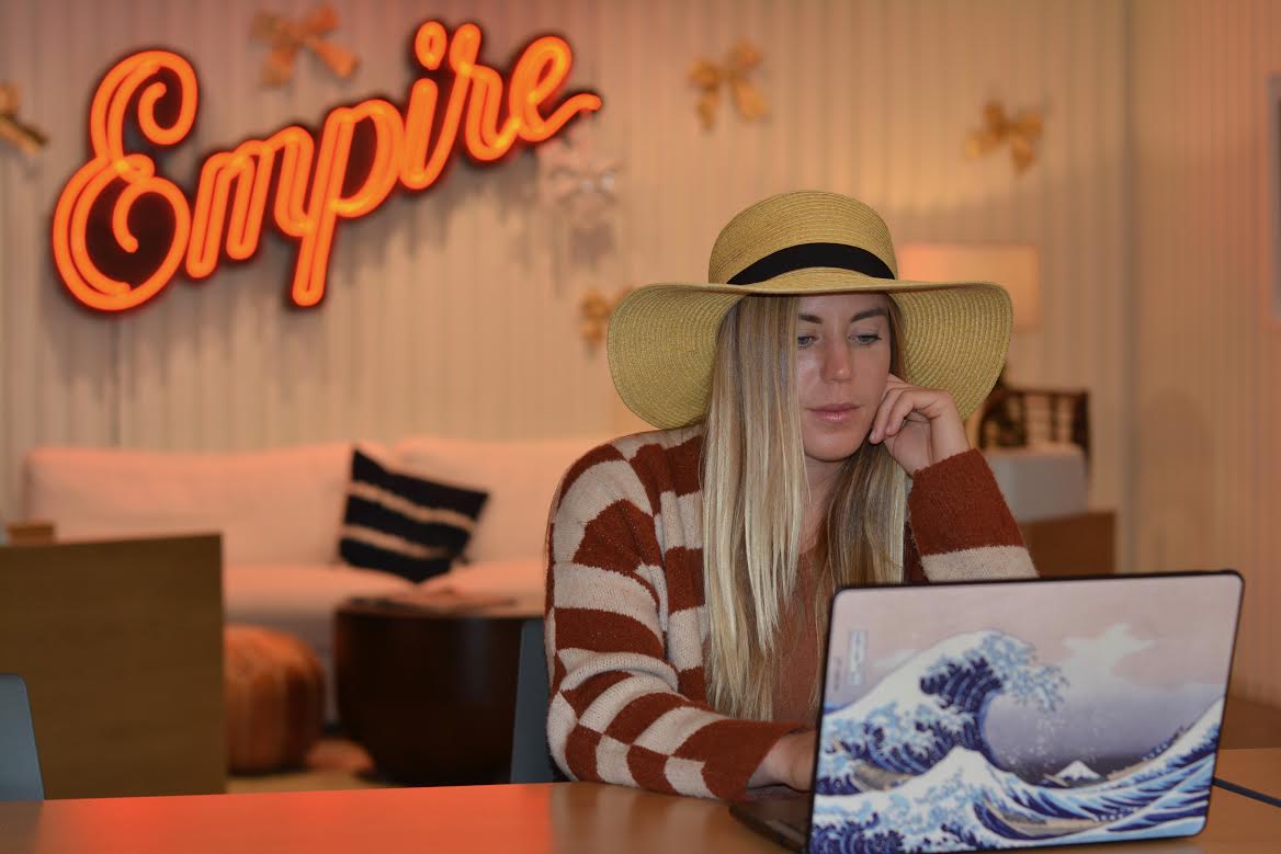 fiverr's tweet image. Surf’s up 🌊 and so are her ratings! Meet #fiverr #copywriter and pro surfer 🏄‍♀️ @MorganSliff and learn she worked her way to become a Top-Rated Seller: bddy.me/2VI0U6m