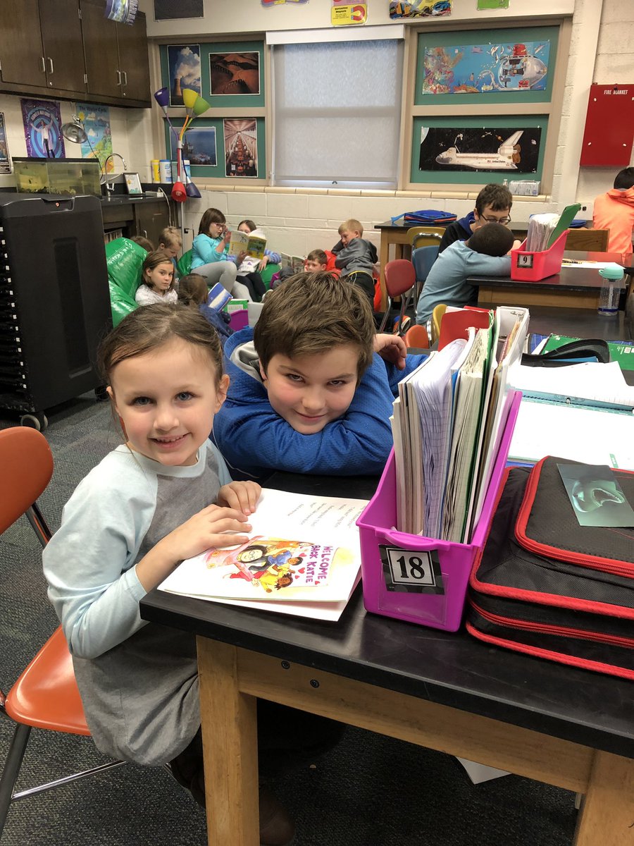 WillDionne2's tweet photo. 1st graders sharing their favorite stories with their fourth grade buddies. @Filipsclass #addamslearner @Jyouanes_ADDAMS https://t.co/thfA3JXiLS
