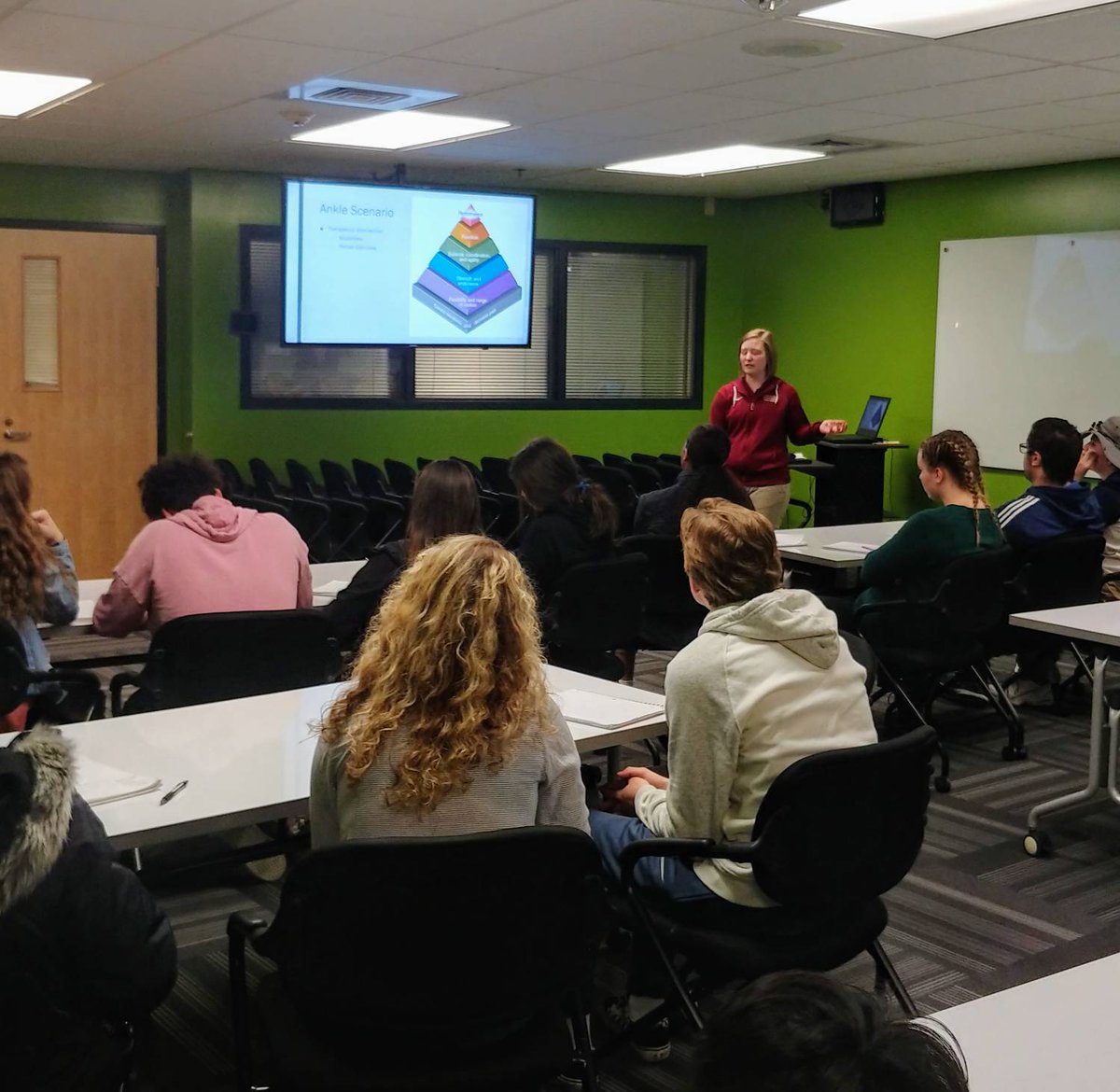 McNaryCCC's tweet image. Thanks to Teddi Reese #Willamette_u athletic trainer, who came to give an interactive career presentation to our McNary Health Occupations class!
