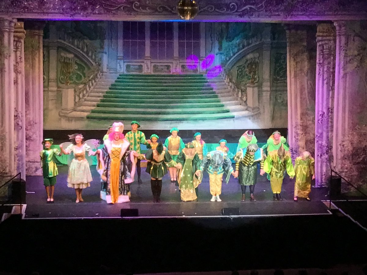 HFyear6's tweet photo. What a fantastic end to a busy week...oh yes it was...lots of fun and laughter at the panto @PyramidParrHall https://t.co/QJ7svjpJTG