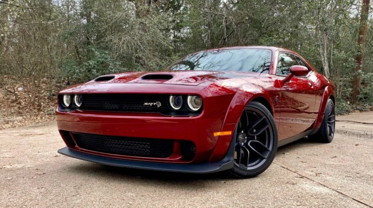 Додж хеллкэт 2022. Додж челленджер хеллкет. Dodge charger srt hellcat redeye. Dodge challenger hellcat. Dodge challenger hellcat 2019.