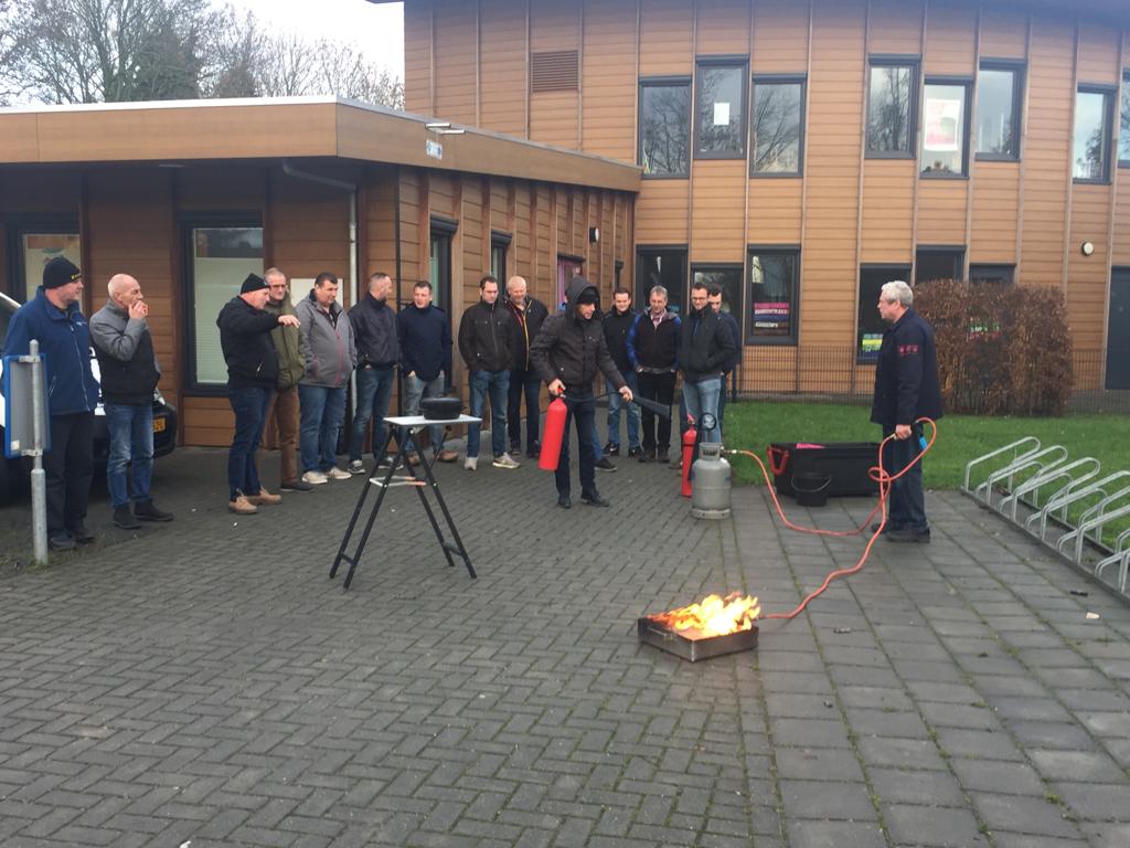 vdMeerbv's tweet photo. Bij Van der Meer werk je veilig! Vandaag hebben 16 collega's het BHV diploma behaald! https://t.co/NCldgADaw6