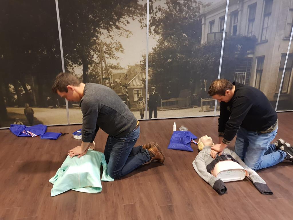 vdMeerbv's tweet photo. Bij Van der Meer werk je veilig! Vandaag hebben 16 collega's het BHV diploma behaald! https://t.co/NCldgADaw6