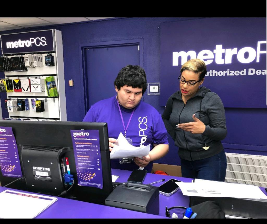 imc713's tweet photo. Just another day in the field breaking it down to my teams! #ASRtotheStars #purplelife https://t.co/kxcPiNAqnr