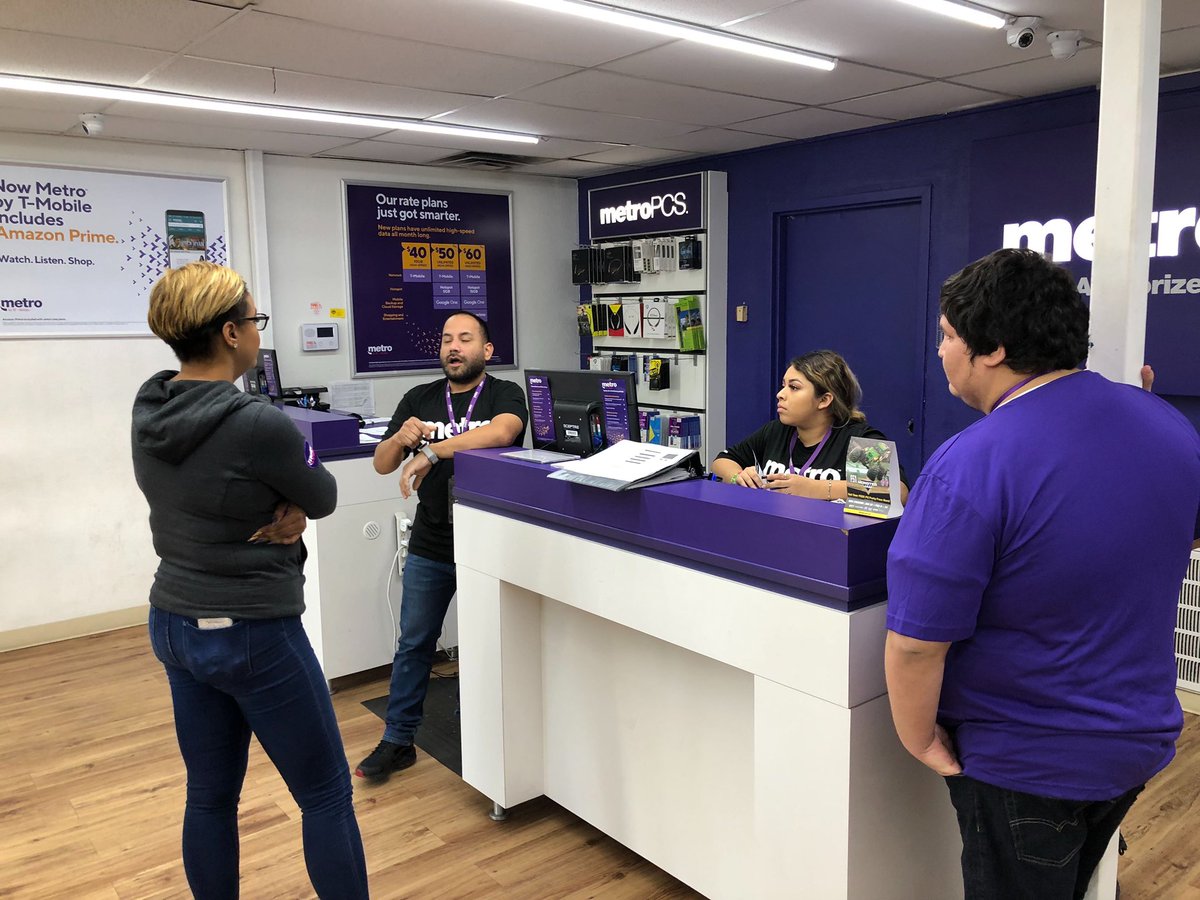 imc713's tweet photo. Just another day in the field breaking it down to my teams! #ASRtotheStars #purplelife https://t.co/kxcPiNAqnr