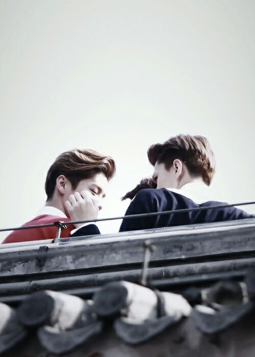 luhanscatman's tweet photo. "İkimizin de bildiği o köşede
Sana bir şey açıklamak istiyorum
Bu şarkıyı senin için söylüyorum"
Luhan - The Moment
#hunhan #7YearsWithHunHan https://t.co/Y2Bj2vERkf