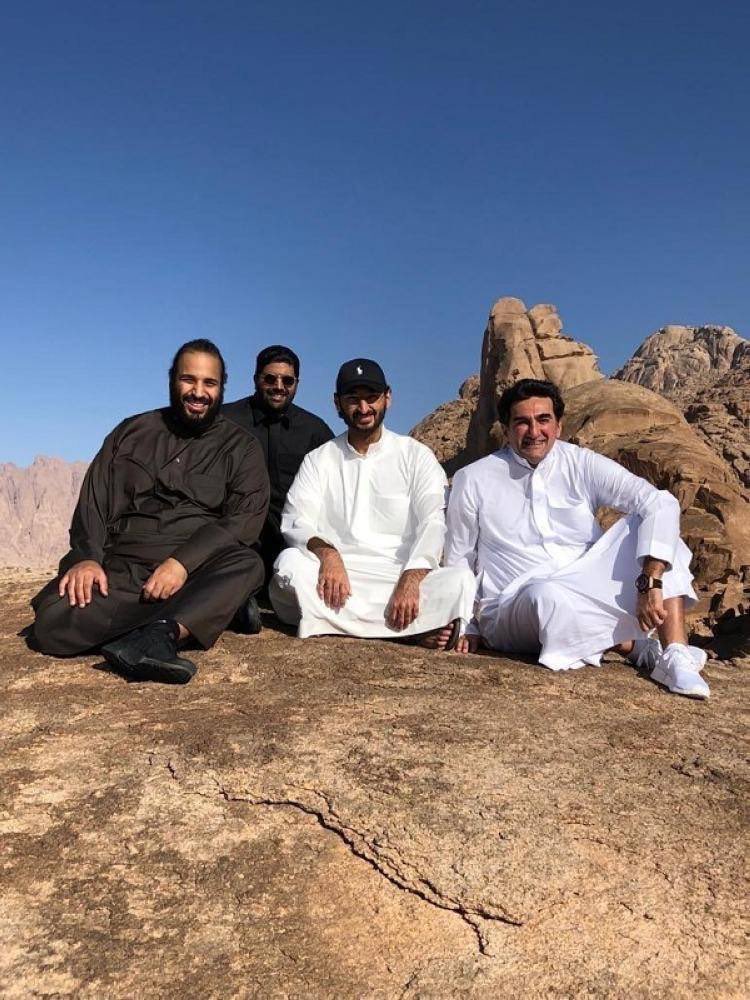 mohamalhussain's tweet photo. آل شماس مع القيادة الحكيمة..

ولي العهد الأمير/ محمد بن سلمان آل سعود
والشيخ/ عبدالعزيز الفوزان آل شماس
والأستاذ/ ياسر الرميان آل شماس https://t.co/6F43g0sLzV