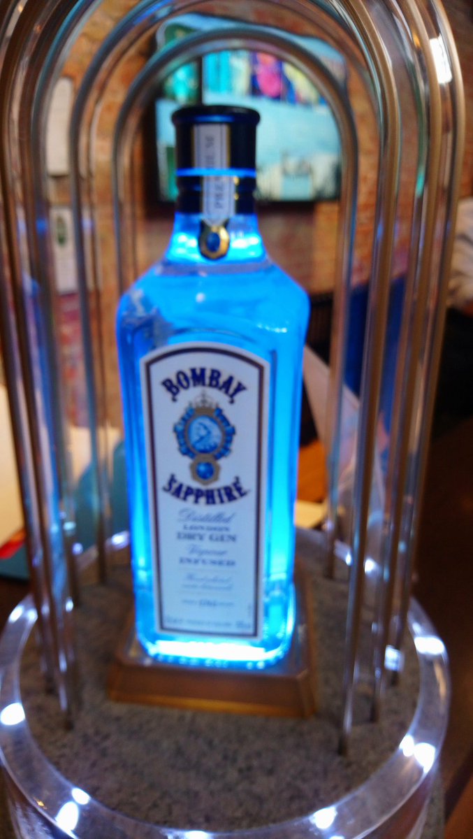 Sue_Stoneman's tweet image. Let the weekend be-GIN! Border hopping to visit @homeofbombay #bombaydistillery to celebrate friend's Big Birthday @stoneycrows #gin