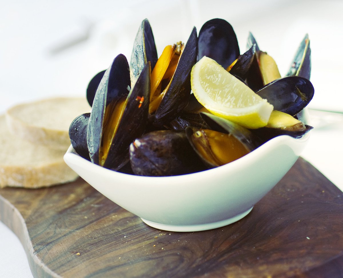 theworkingboat's tweet photo. Introducing Mussel Night: available every Thursday from 4:30pm to include bread and chips for just £12.95. Sounds delicious right? How about grabbing your pal and enjoy two portions for £20? Now that's too good to say no to... We'll see you in the pub! #musselnight #pubspecial https://t.co/3etX61e8SN