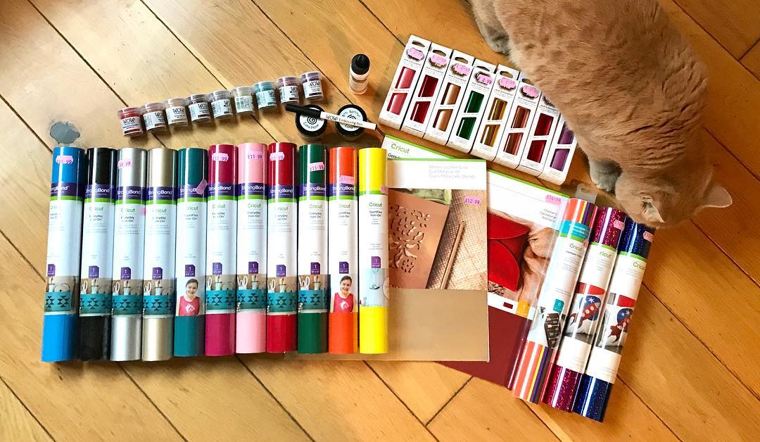 Crifty_crafty_tutorials (IG) has the puurrfect plan to beat those January blues! 😍 
RT if you're also stocking up on crafting supplies this weekend?