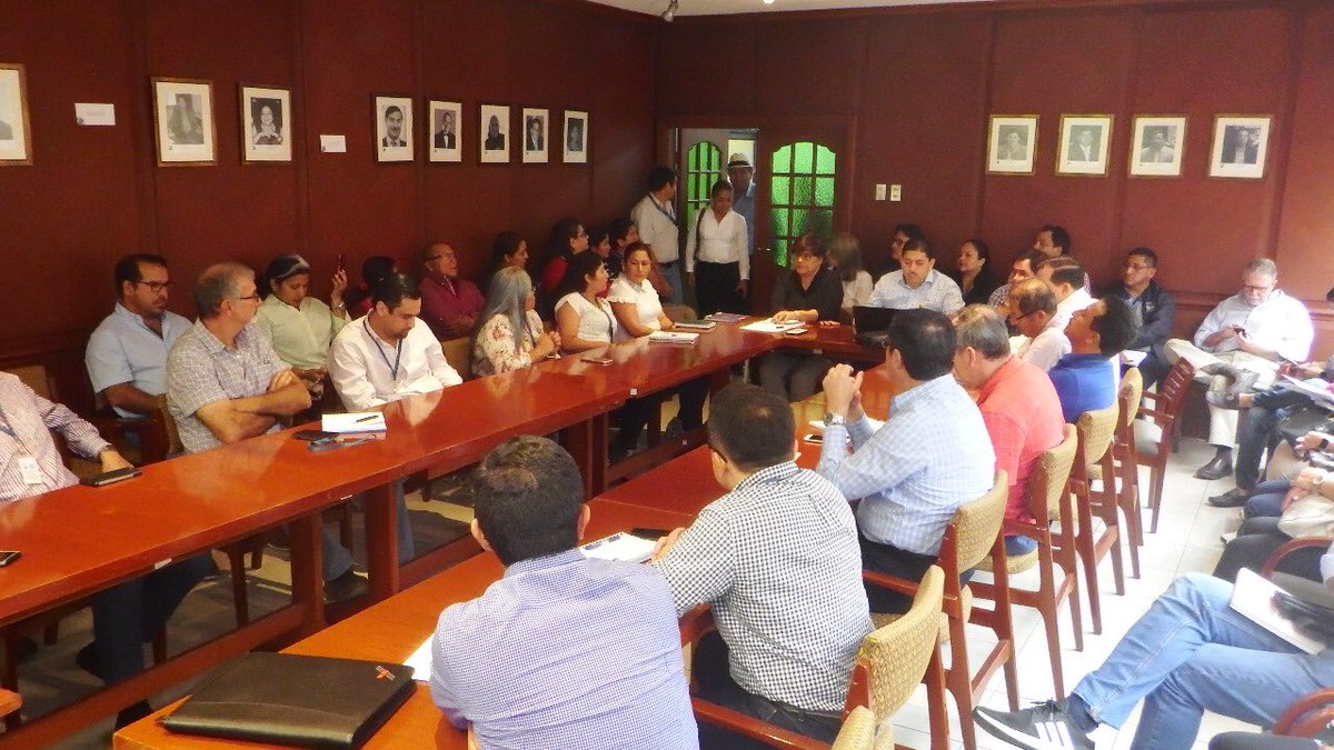 Esta mañana en Gye, junto al equipo del @InpEcuador , presentamos a los representantes de la pesquería de peces pelágicos pequeños, los informes científicos y técnicos sobre los períodos de veda para el 2019, siempre para fortalecer la sostenibilidad de los recursos.