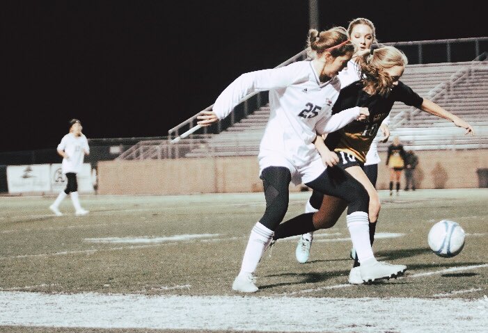 oghsyb's tweet photo. Good luck to our basketball teams as they head to Petal tonight! JV girls start at 5 followed by Varsity girls and Varsity boys.
Boys and girls soccer play tonight at Median and girls play TOMORROW @ home at 3:00 against Ocean Springs! https://t.co/aljb2IYgnd