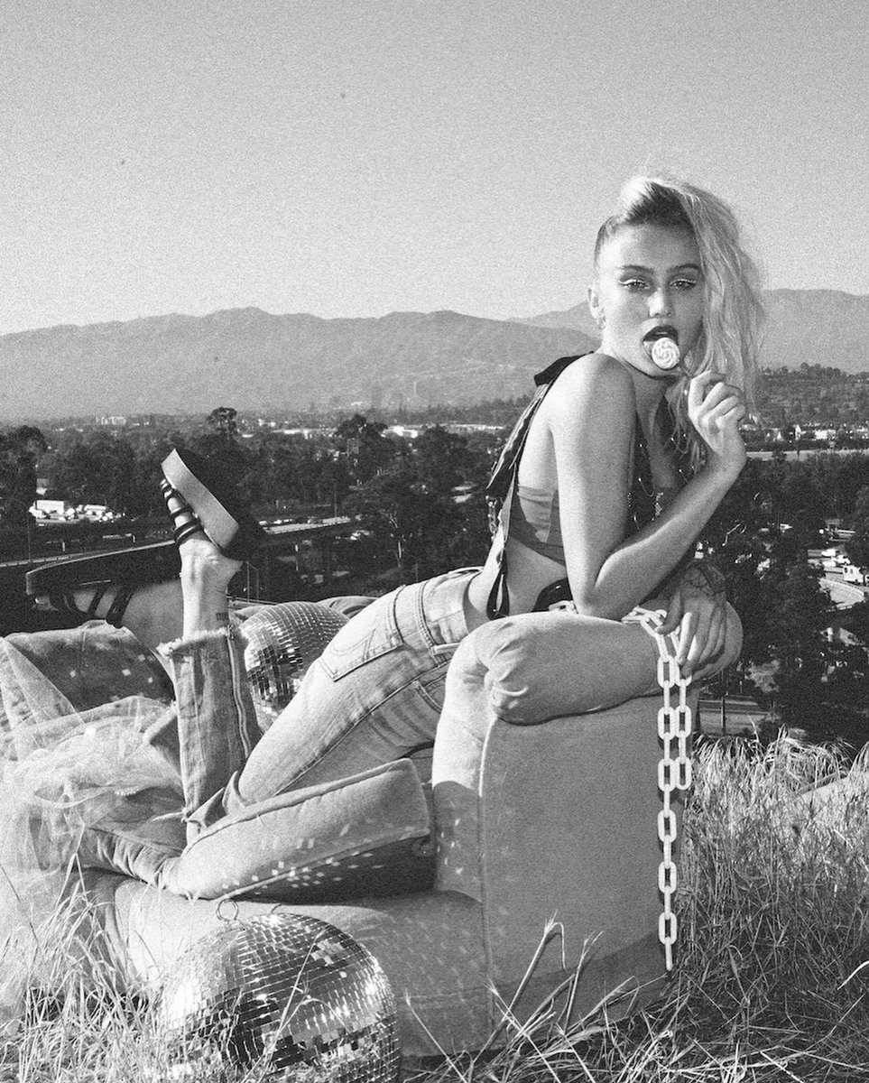 wearerusso's tweet photo. Sticky fingers 🍭 https://t.co/IlB52NCFFH