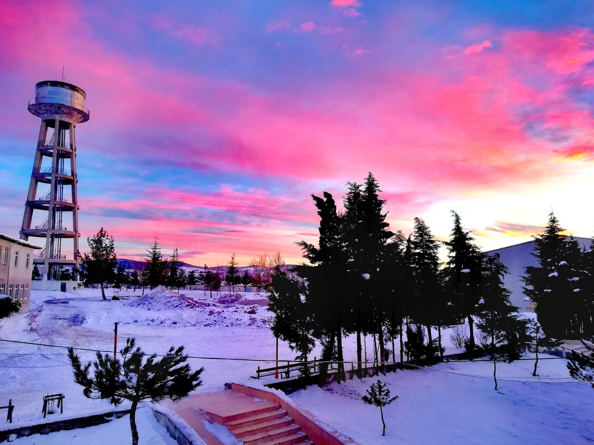 KİMSE ZERRE KADAR GERÇEK DEĞİL!