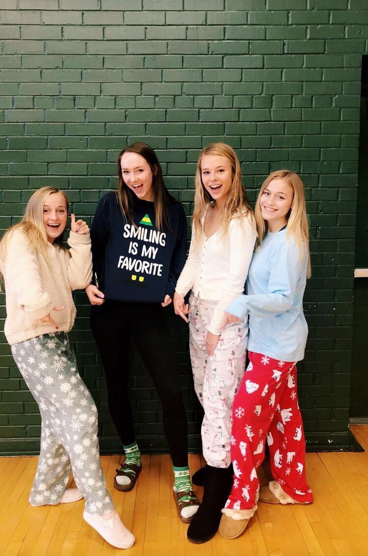 zoiealthoff's tweet photo. Happy birthday @juliapeterson_ 💛💛I love you very much kick butt at basketball!! 💪🏿 https://t.co/sOREHqHWCg