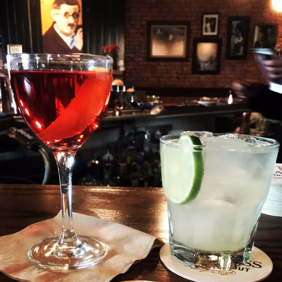 SlainteOakland's tweet photo. Want to try something a little different this weekend? We have some new specials! Try our barrel aged Plymouth Negroni or our barrel aged Bruxo Mezcal Margarita. Both are going fast so hurry in for your own! #FridayFeels #Oakland #drinkspecials #hellayummy https://t.co/7AtL8AWo8i