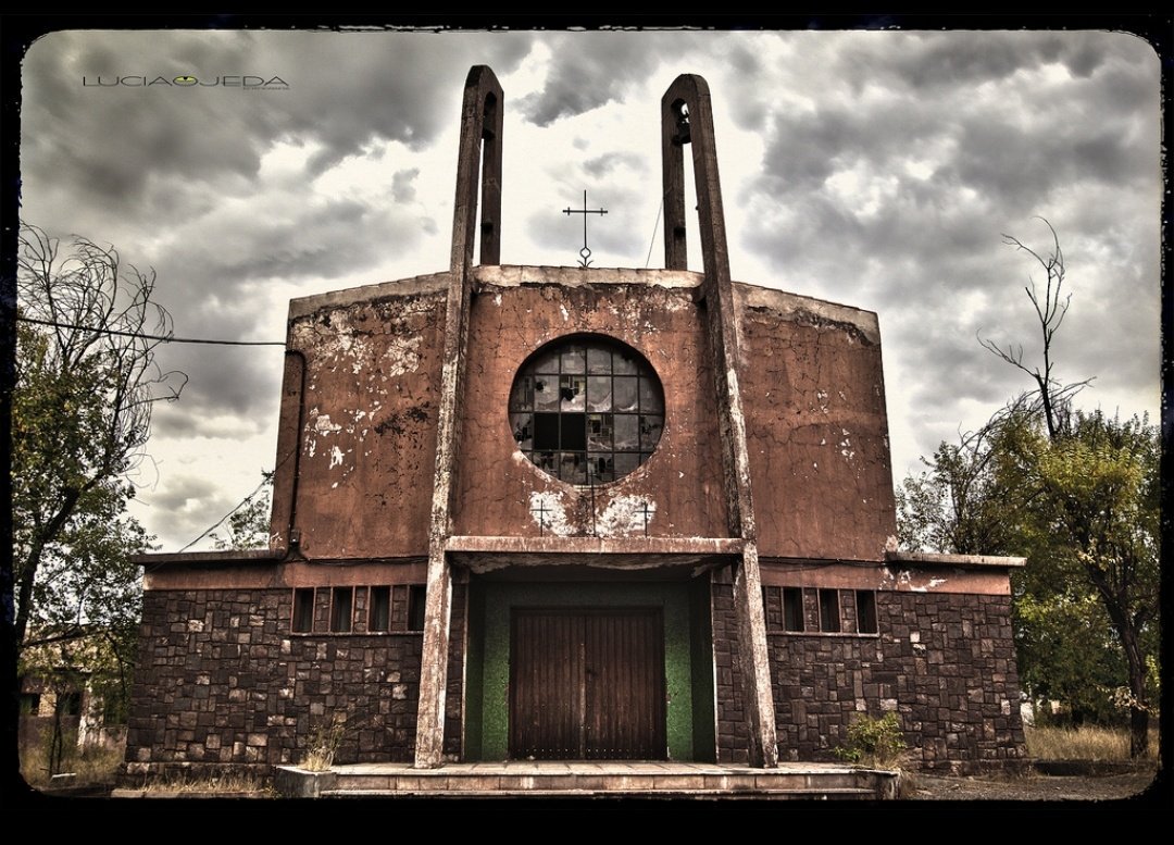 JoseVulcano's tweet photo. @mileniolive soy Jose degranada os paso imagenes de un pueblo minero abandonado es Alquife en Granada os envie mas info por wassap no obstante os paso unas imagenes https://t.co/uOBT043nBD