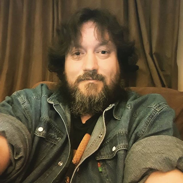 Hope you have a great #weekend!
More #songwriting for me this weekend, what are you up to?
Also.. ..trying to bring back #80s #bighair complete with #denimondenim! 🤘🕺😂❤
.
.
.
.
#fridayfeeling #friyay #80sfashion #singer #songwriter #indie #indieart… http://bit.ly/2M69EPd