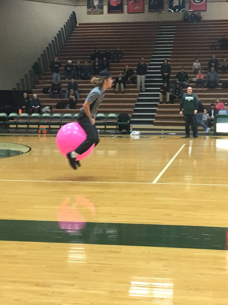 Howellbball's tweet photo. Look at that bounce @chanhollister31 #halftimegame https://t.co/GJDhqobc7i