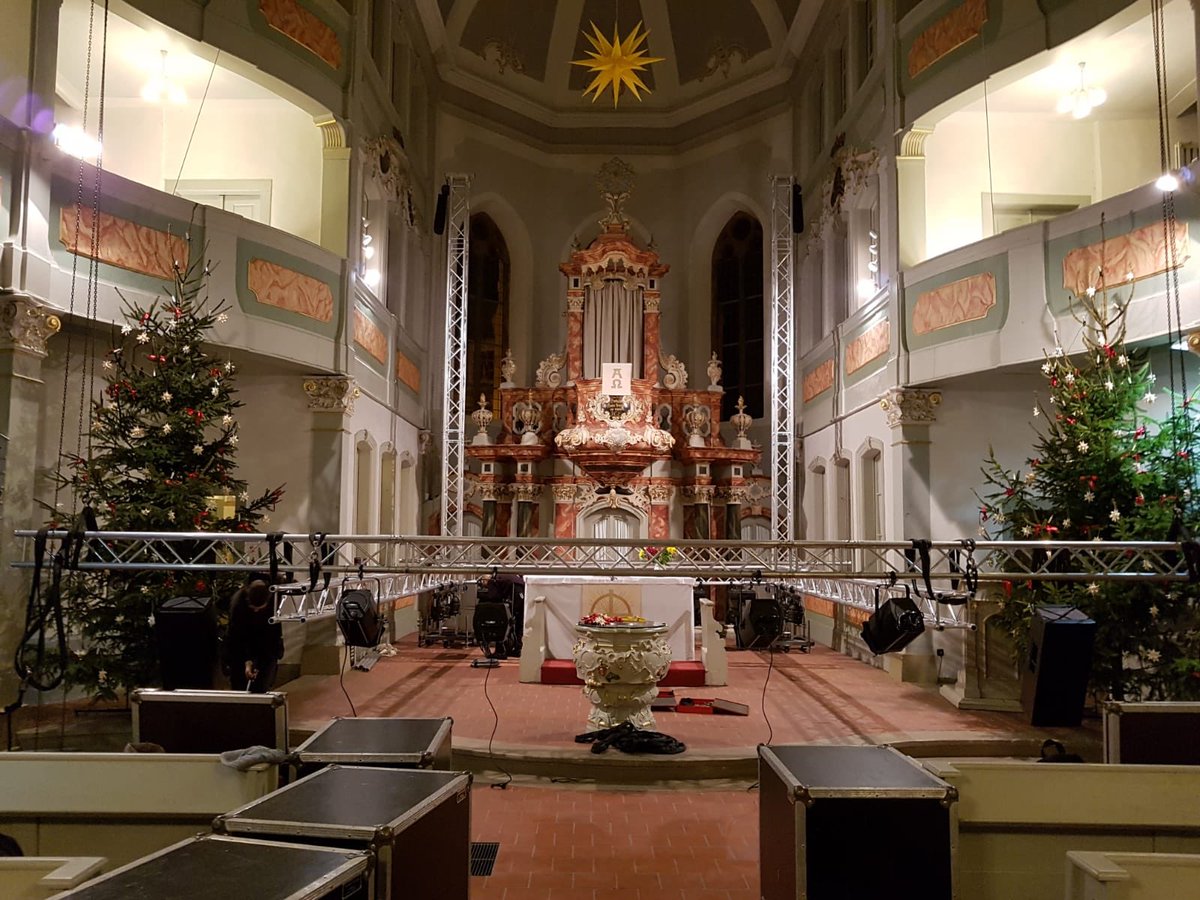 bc_CLUBilm's tweet photo. Wir haben nicht nur heute Abend die #FatKids bei uns im Club. Parallel läuft der Aufbau für das #Konzert von @hundredsmusic und @XulZolar in der #Jakobuskirche morgen Abend. #ehrenamt #ilmenau #clubgeburtstag #bcclub #50igster https://t.co/KTbZ97wRcU