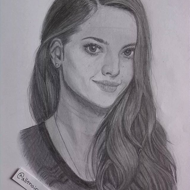 Allenairamkanon's tweet photo. Part of my work! Drawing @AmandaSeyfried Practicing shadows.

Please! Check my anothers accounts:

Instagram: @allenairamkanon
Patreon: Allenairamkanon https://t.co/wdETgXHptG