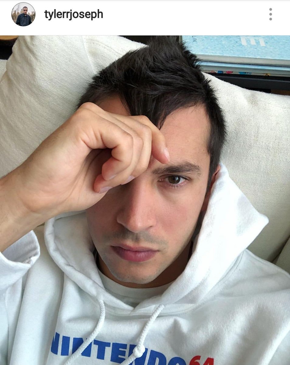 callmemoko's tweet photo. oh, there you are. 🖐️
@tylerrjoseph https://t.co/4Z5uM0ndK2