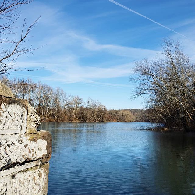 Bob_Clark_Jr's tweet photo. A cold and gorgeous day at the office today! #parkrangerlife #trails #findyourpark #onthecircuit #makeitmontco #railstotrails #peacesignranger #cleantrails #lock60 #phoenixville #schuylkillriver https://t.co/52GBOkLRrG https://t.co/fyKYNjwgd4