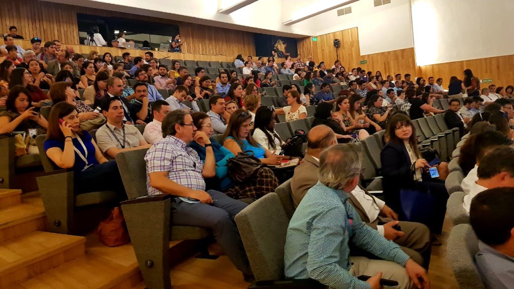 ATapiaC's tweet photo. Con el fin de fortalecer la APS y mantener a los funcionarios de la Red Asistencial informados, la División de Atención Primaria participa de la Conferencia "Cuidado de Poblaciones y transformación Digital en Salud"
#ChileLoCuidamosTodos #MasGestionenAPS #Conferencia #DIVAP https://t.co/J0uo3d1JW0