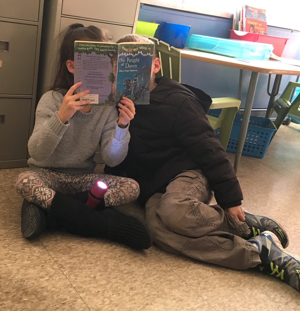 Flashlight Friday Reading #AACPSReadWithMe ⁦<a href="/HillsmereESAACP/">HillsmereESAACPS</a>⁩