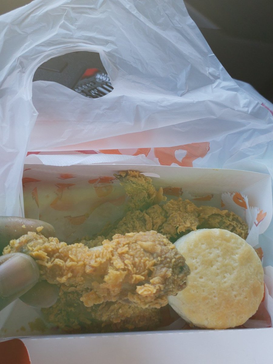 dmvbrotha's tweet image. Are these seriously the size of your drumsticks? @PopeyesChicken c'mon man! #tinychicken
