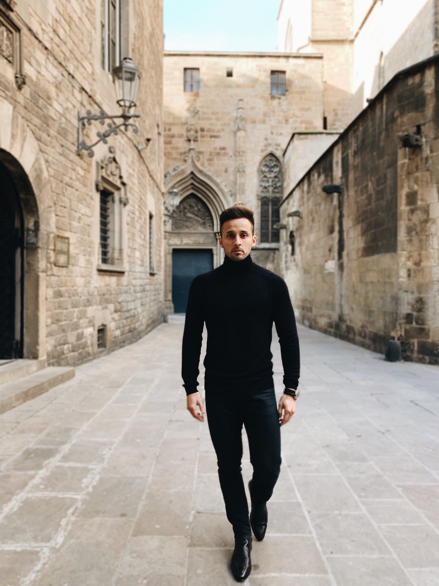 #GothicQuarter 💀 A city where you can travel from modern to Gothic times. #Barcelona 🇪🇸
-
Have a great weekend 😊
