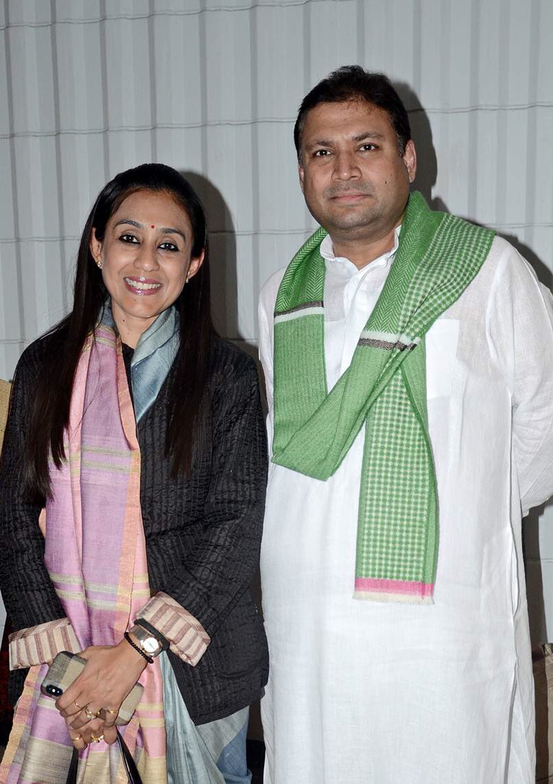 aprakuchhal's tweet photo. #Kolkata is an abode for cultural events and more so because of such smooth operations and administration.Was honored to be a part of the premier of #BirdofDusk at Nandan. Documentary on #RituparnoGhosh @birdofdusk 
Thank you @FoundationPK @sundeepbhutoria ji #SangeetaDutta ji https://t.co/kDHscgGriw