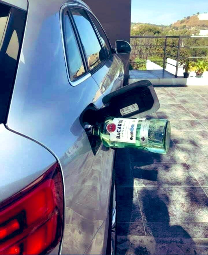 qro_obj's tweet photo. Soluciones! Soluciones! No quejas! Resuelvan su problema! #Huachicol #queretaro #Gasolina #SiHay https://t.co/4WKVtAoTye