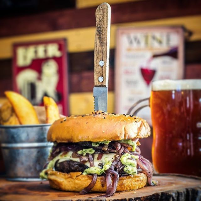 rawstudio_ve's tweet photo. A quien le provoca una #hamburguesa hoy viernes? @viciocapitalburgerbar .
.
#fotografiachile #fotografiagastronomica #Santiago #Providencia #ñuñoa #macul #peñalolen #lascondes https://t.co/9HHZhy7TE6 https://t.co/2gdxEIrqMX
