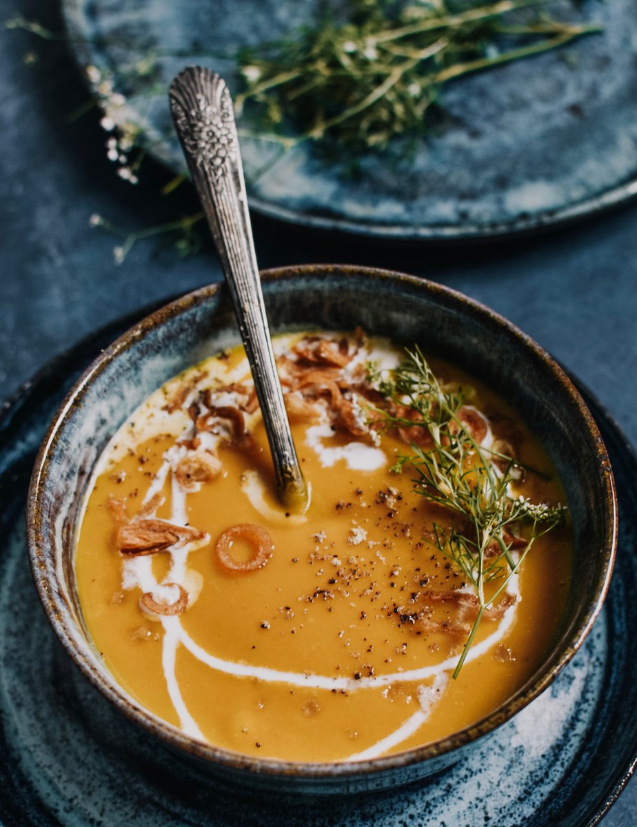 Definitely the proper weather for a warm bowl of THIS. (Photo and recipe by @MoMo_Saurus) ediblenutmeg.ediblecommunities.com/recipes/ginger… #butternut #soup #winter #ediblecommunities