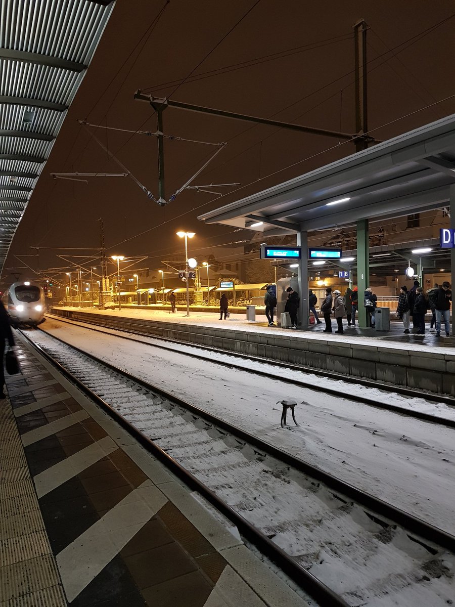 thomas_dettling's tweet photo. โ Allen ein schรถnes โโโWochenende und mรคrchenhafte Wintermomente.
@DigiBewegung #CommunityOfExperts #CoPs
@DrHolzwarth
@CJ_Wais
@HansLak
@R_Jaeg
@schwarmoso
@LUnkelhaeusser
@derLummer
@daniel_dettling
@BriOstgathe
#Heimweg ๐๐๐
#Wochenende โท๐ท๐
#Winterdienst ๐ฌ๐งฃ๐งค https://t.co/l5gv4kQlMa