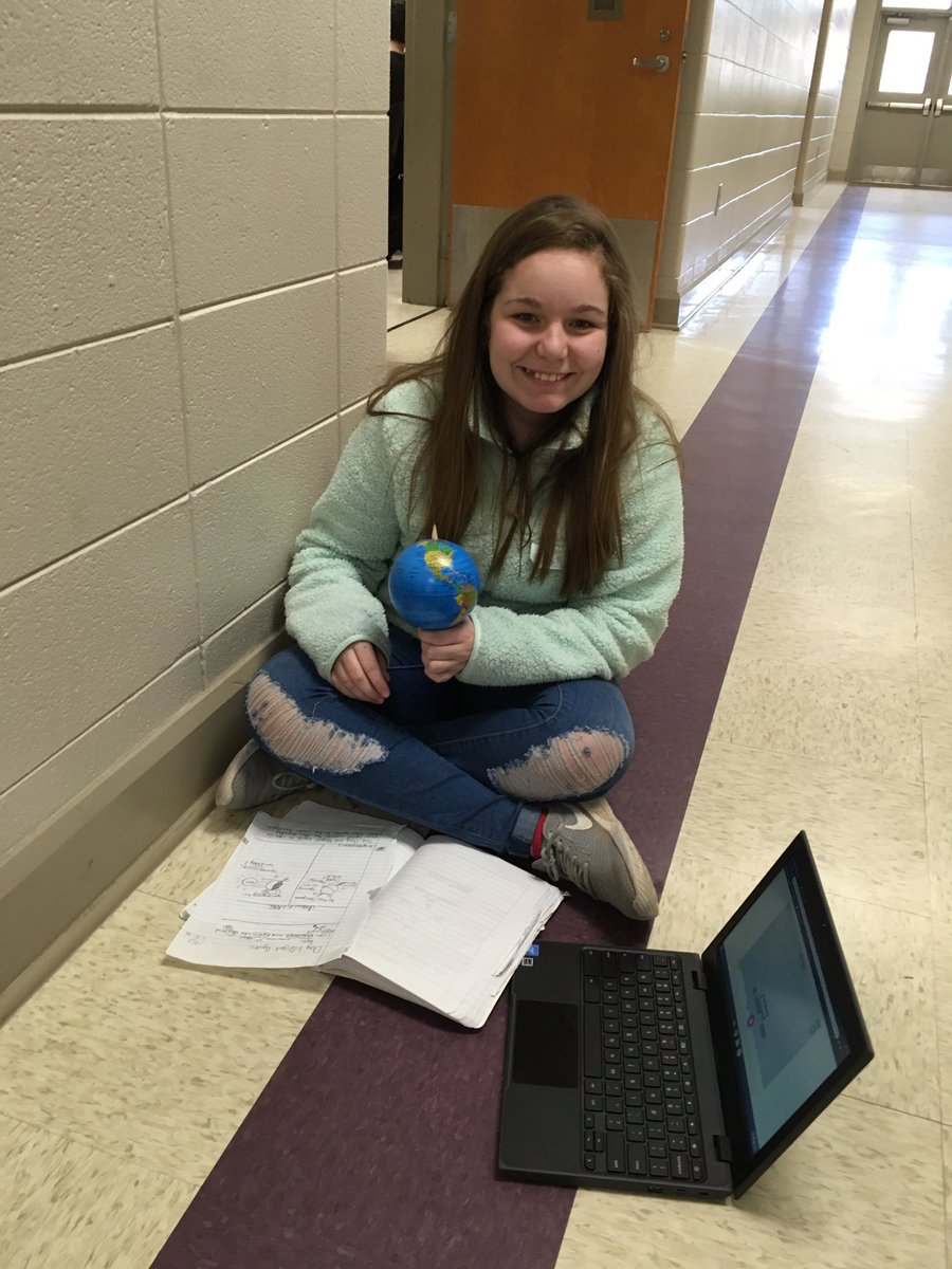 smeslawrence's tweet photo. Mrs. Daughtry’s class using Flipgrid to model and explain the day/night cycle. 🐾🌎 #smespride #amstiworks https://t.co/iUW9P3CyoQ