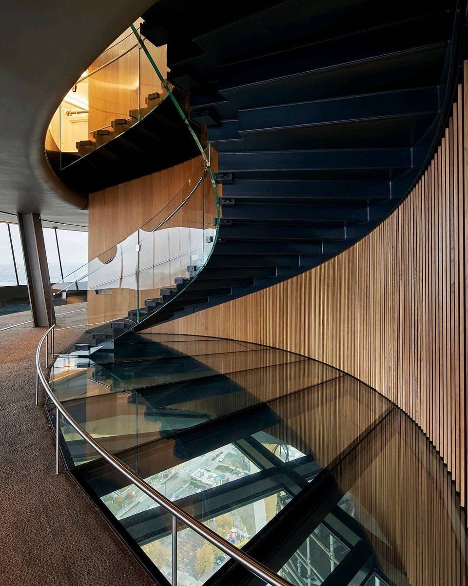 space_needle's tweet image. #FactFriday- Did you know we used more than 176 tons of glass during our #spacelift? 👀 This weekend, explore all of our clearly breathtaking views that await you. 📸 #TheLoupe #Skyrisers ••• photos by Kevin Scott