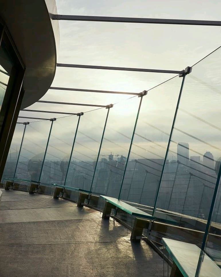 space_needle's tweet image. #FactFriday- Did you know we used more than 176 tons of glass during our #spacelift? 👀 This weekend, explore all of our clearly breathtaking views that await you. 📸 #TheLoupe #Skyrisers ••• photos by Kevin Scott