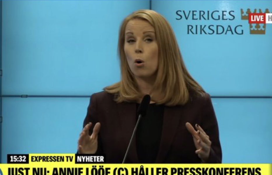 I valrörelsen bedyrade Annie Lööf att hon hellre åt upp sin egen högersko än att regera med S - hoppas skon smakar bra - allt och jag menar allt för att blockera för SD -det kan bli dyrköpt #svpol #val2018