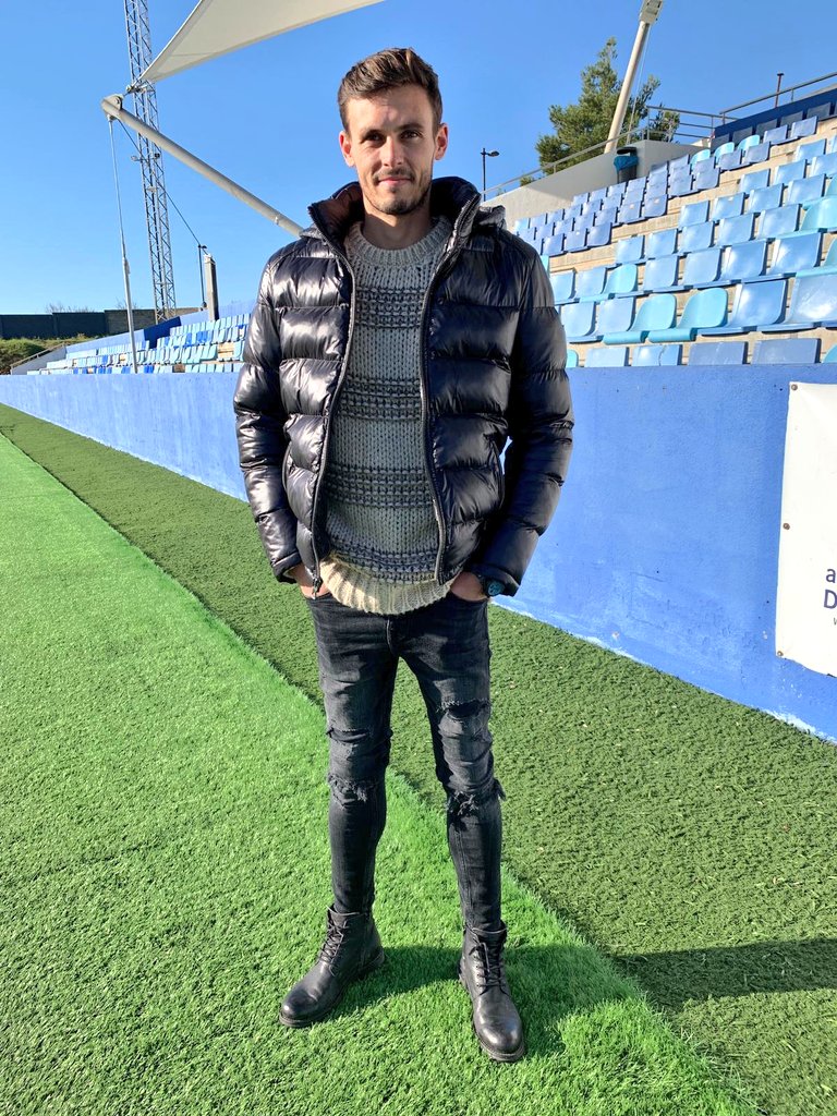 sdibizaip's tweet photo. FICHAJE |

Esta mañana ha sido presentado el nuevo jugador Ismael Barragán. Mediocentro defensivo procedente del @ecijabpe que conoce bien el grupo y la categoría ya que la pasada campaña militó en el @ibizaud 
#BienvenidoIsmael https://t.co/wuMzRIvSET