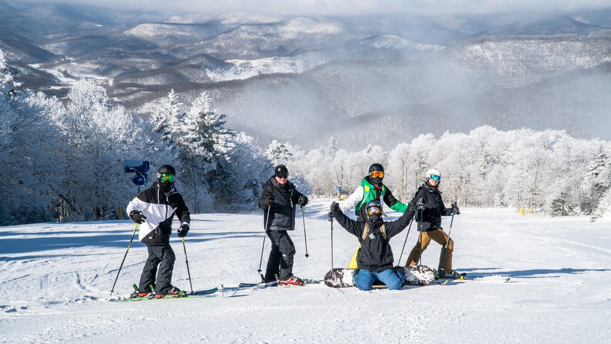snowshoemtn's tweet image. It was a gorgeous, bluebird day here in #almostheaven! We've received over a foot of snow in the last few days, and there's more on the way this weekend. Got your trip planned yet? 
#snowshoemtn #wvsnow #skitheeast